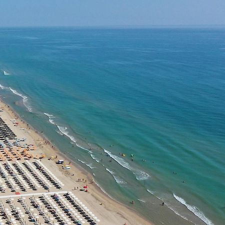 Hotel Corallo Джулианова Екстериор снимка