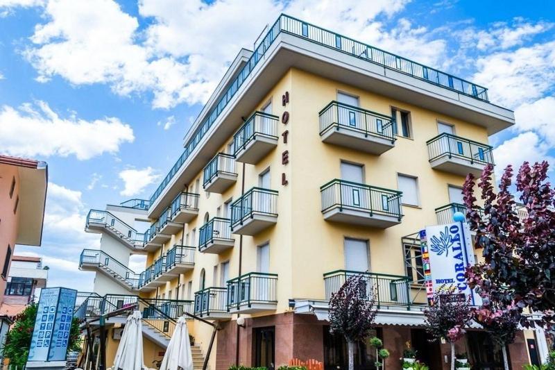 Hotel Corallo Джулианова Екстериор снимка