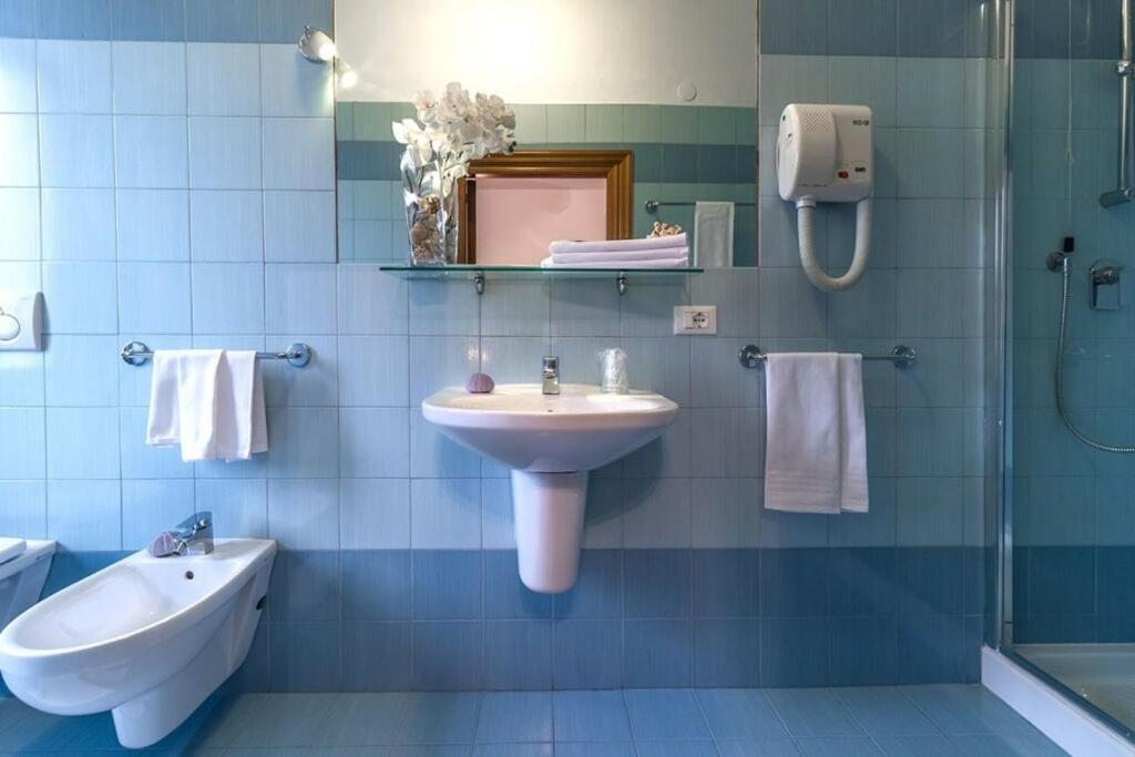 Hotel Corallo Джулианова Екстериор снимка