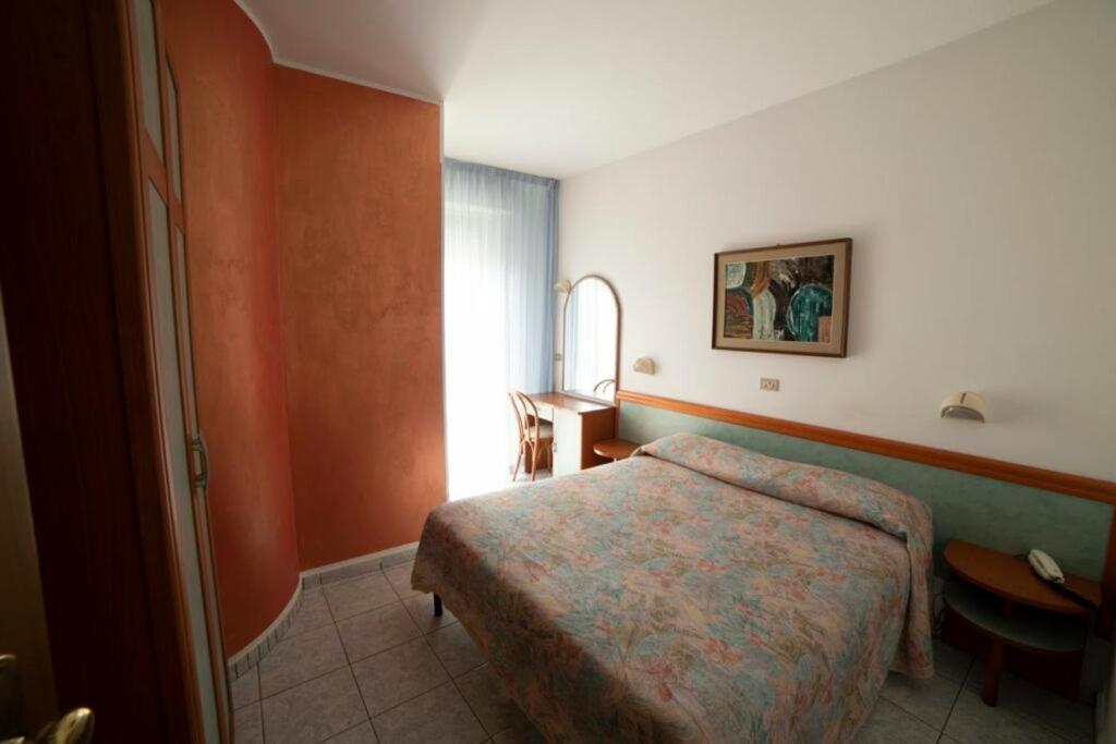 Hotel Corallo Джулианова Екстериор снимка
